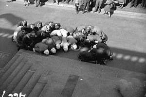 doukhobors kneeling at courthouse - 1944 - CVA 1184-479